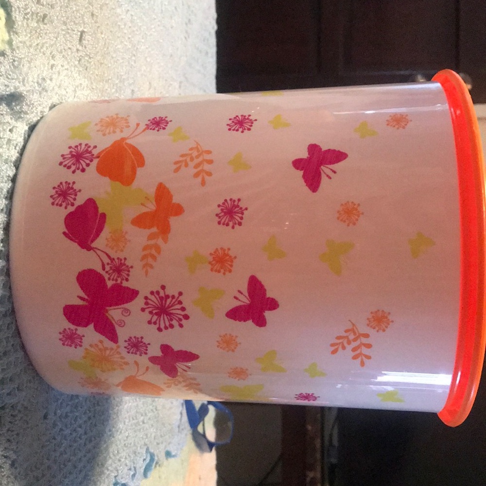 Tupperware 💜💛💖 - Picture 3 of 3